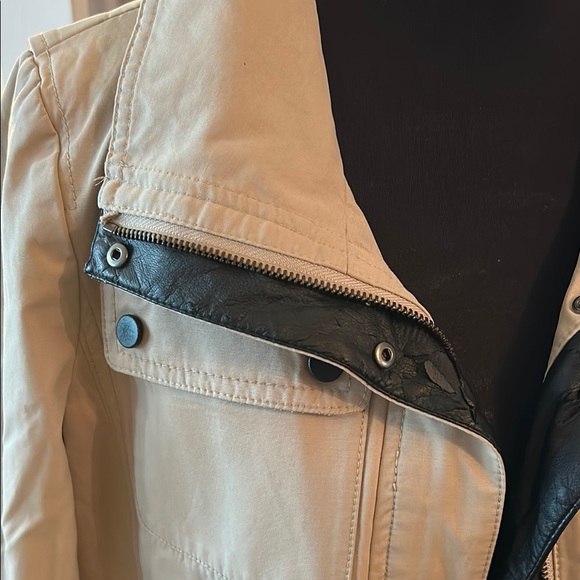 Ann Taylor Cream and Black Trench Coat Modern Design - Picture 4 of 6